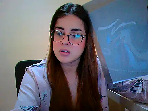 Snapshot of maliamiller chatting on October 26, 6:14 pm maliamiller online show from October 26, 6:14 pm