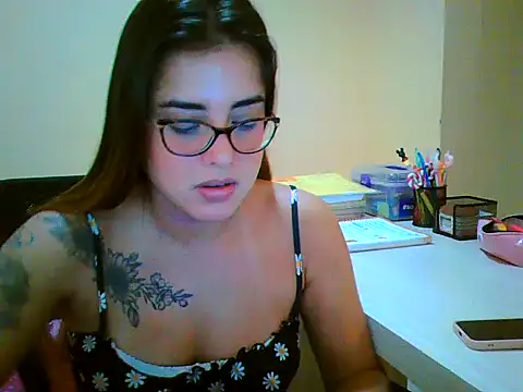 maliamiller online show from February 4, 12:33 pm