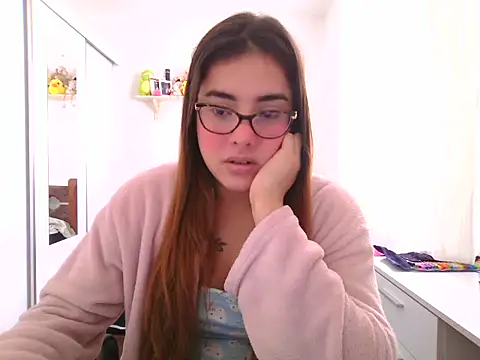 maliamiller online show from June 11, 1:31 pm