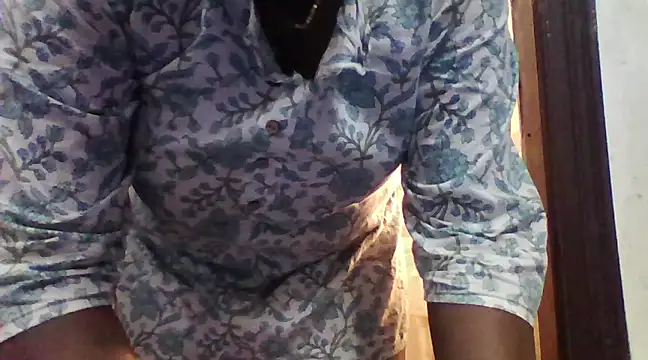 Snapshot of expression_queen chatting on December 14, 6:30 pm expression queen online show from December 14, 6:30 pm