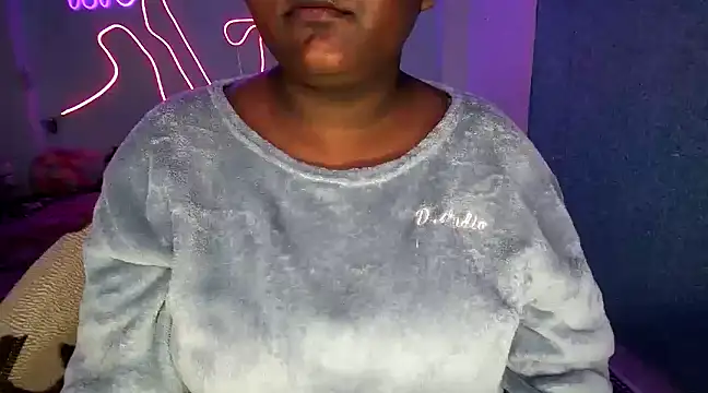 Snapshot of expression_queen chatting on January 19, 12:06 am expression queen online show from January 19, 12:06 am