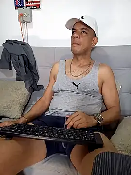 Snapshot of latinmartin73 chatting on February 4, 3:44 am latinmartin73 online show from February 4, 3:44 am