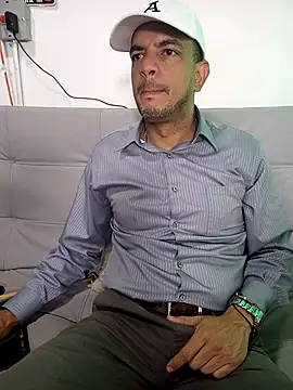 Snapshot of latinmartin73 chatting on February 12, 1:09 am latinmartin73 online show from February 12, 1:09 am