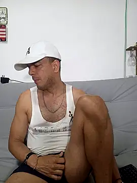 Snapshot of latinmartin73 chatting on February 14, 2:39 am latinmartin73 online show from February 14, 2:39 am