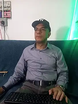 Snapshot of latinmartin73 chatting on March 6, 2:19 am latinmartin73 online show from March 6, 2:19 am