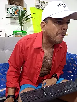 Snapshot of latinmartin73 chatting on September 22, 12:23 am latinmartin73 online show from September 22, 12:23 am