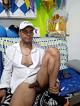 Snapshot of latinmartin73 chatting on October 5, 2:37 pm latinmartin73 online show from October 5, 2:37 pm