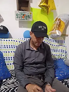 Snapshot of latinmartin73 chatting on October 8, 12:41 am latinmartin73 online show from October 8, 12:41 am