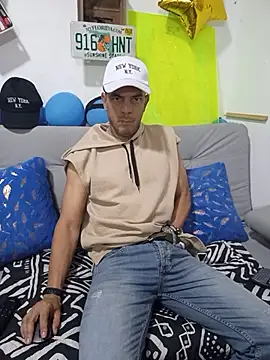 Snapshot of latinmartin73 chatting on October 9, 11:47 pm latinmartin73 online show from October 9, 11:47 pm