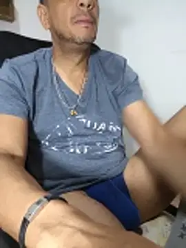 Snapshot of latinmartin73 chatting on June 8, 3:23 pm latinmartin73 online show from June 8, 3:23 pm