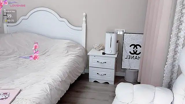 Caitlyn   online show from January 3, 4:48 pm