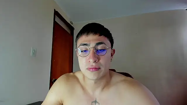 Snapshot of Leoknight chatting on February 6, 8:56 pm Leoknight online show from February 6, 8:56 pm