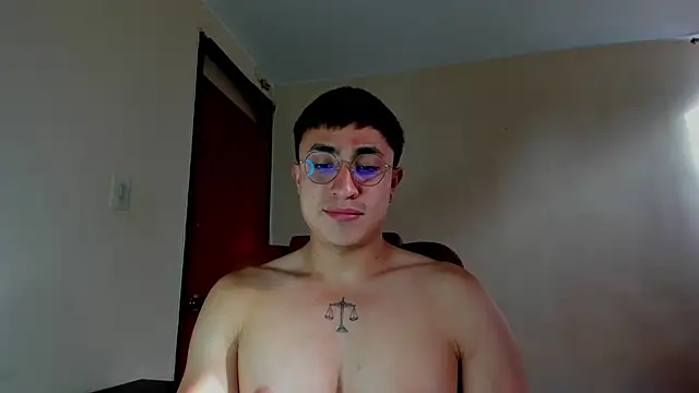 Snapshot of Leoknight chatting on February 11, 9:14 pm Leoknight online show from February 11, 9:14 pm