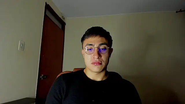 Snapshot of Leoknight chatting on February 15, 2:37 am Leoknight online show from February 15, 2:37 am