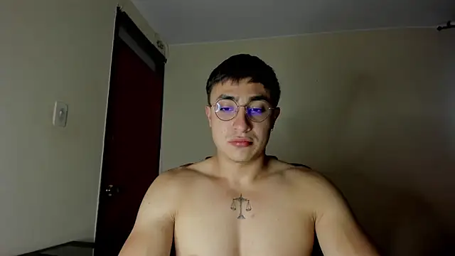 Snapshot of Leoknight chatting on February 17, 10:58 pm Leoknight online show from February 17, 10:58 pm