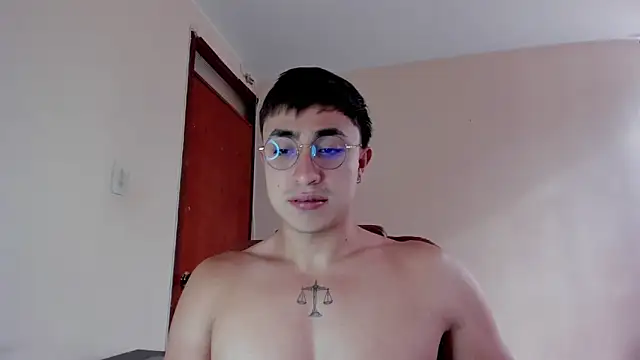 Snapshot of Leoknight chatting on March 3, 9:05 pm Leoknight online show from March 3, 9:05 pm