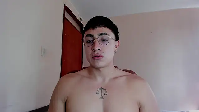 Snapshot of Leoknight chatting on March 9, 7:37 pm Leoknight online show from March 9, 7:37 pm