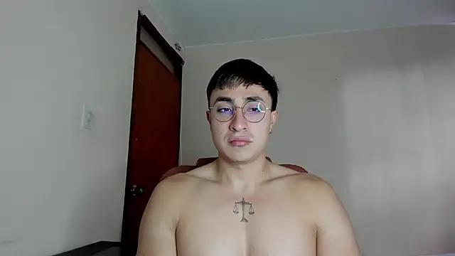 Snapshot of Leoknight chatting on March 11, 9:37 pm Leoknight online show from March 11, 9:37 pm