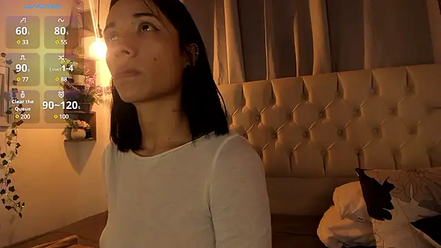 savagequeenbee7 online show from December 7, 12:24 pm