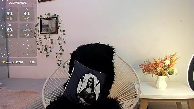 savagequeenbee7 online show from December 14, 1:27 pm