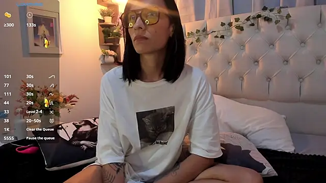 savagequeenbee7 online show from January 6, 9:54 pm