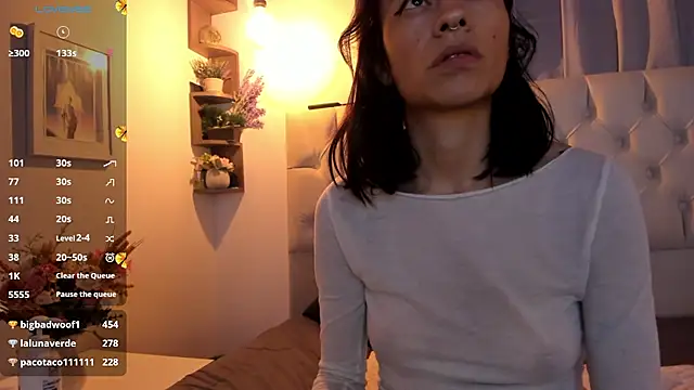 savagequeenbee7 online show from January 14, 1:38 pm