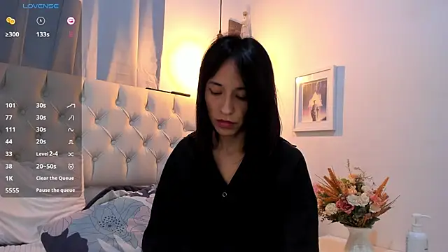 savagequeenbee7 online show from January 15, 2:35 pm