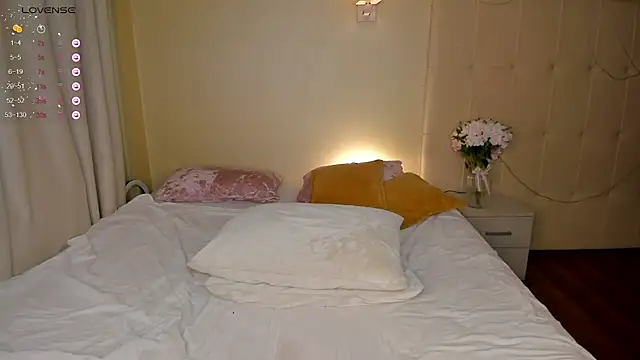 Emma  Leee online show from February 7, 4:16 am