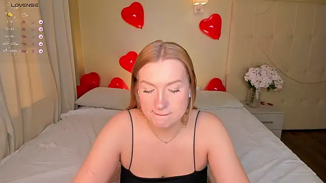 Emma  Leee online show from February 18, 4:04 am