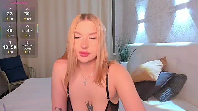 Emma  Leee online show from February 6, 1:10 am