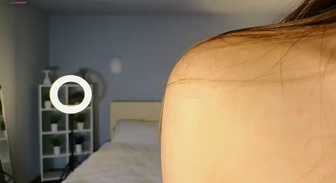 aryamirelle online show from December 8, 9:52 pm