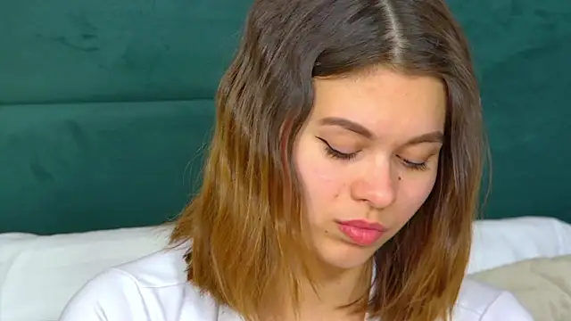 PollyLanders online show from February 5, 9:36 am