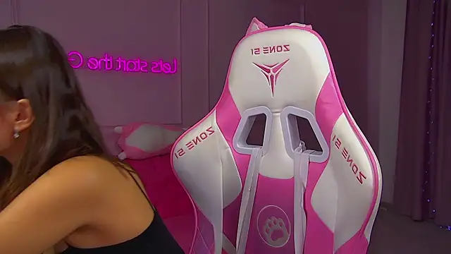 PollyLanders online show from March 21, 8:19 am