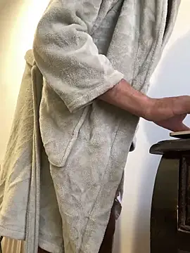 Lucascacaca online show from February 18, 9:32 am