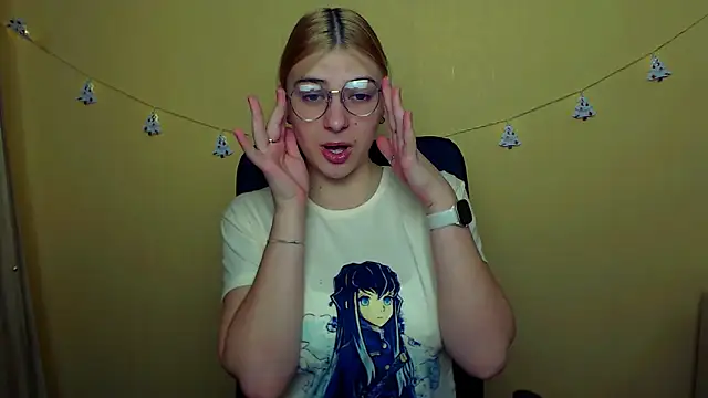 Luna Lush  online show from December 15, 9:35 am