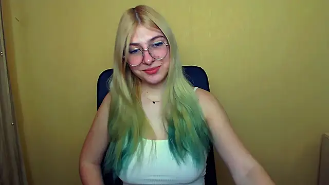 Luna Lush  online show from January 7, 11:48 am