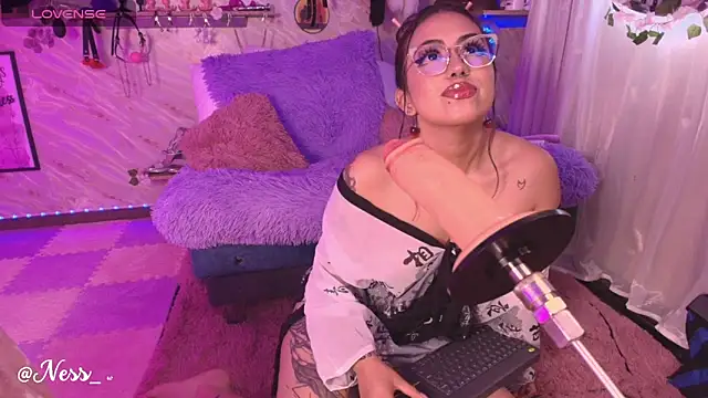 Snapshot of ness_wi chatting on March 6, 2:41 am ness wi online show from March 6, 2:41 am