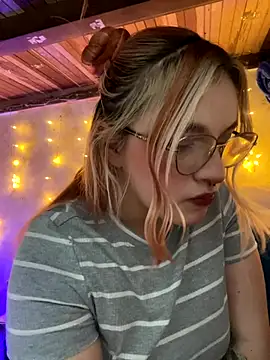 SophiaWeestt99 online show from November 28, 3:09 am