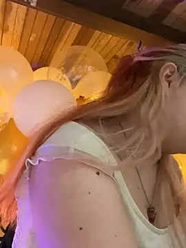 SophiaWeestt99 online show from March 18, 4:59 am