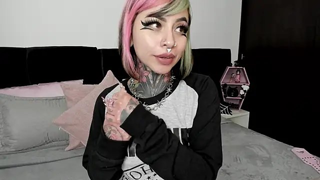 NikkiRamone online show from January 3, 3:22 pm