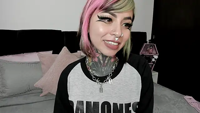 NikkiRamone online show from January 3, 6:24 pm