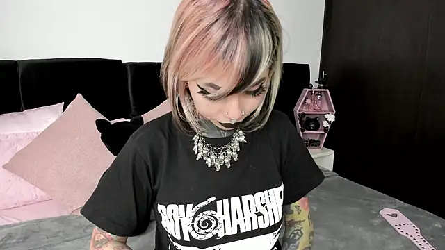 NikkiRamone online show from January 11, 6:23 pm