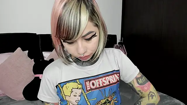 NikkiRamone online show from January 21, 11:56 am