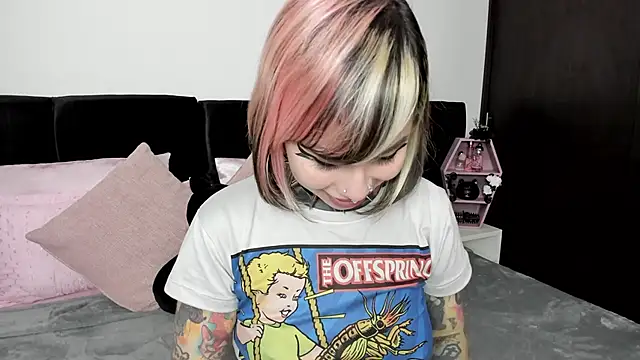 NikkiRamone online show from January 21, 2:59 pm