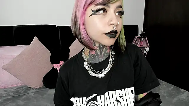 NikkiRamone online show from January 24, 6:04 pm