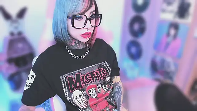 NikkiRamone online show from December 3, 9:02 pm