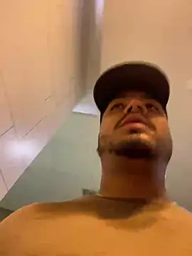 Snapshot of thiagowes chatting on May 1, 5:17 pm thiagowes online show from May 1, 5:17 pm