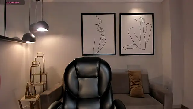 RebeccaHudson online show from December 17, 8:04 pm