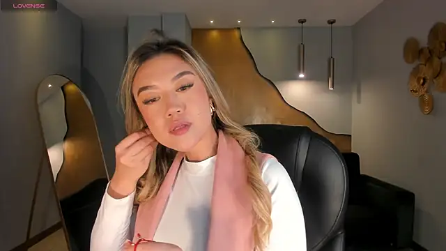 RebeccaHudson online show from March 27, 6:40 pm