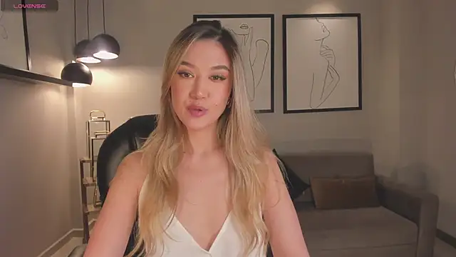 RebeccaHudson online show from April 7, 7:58 pm